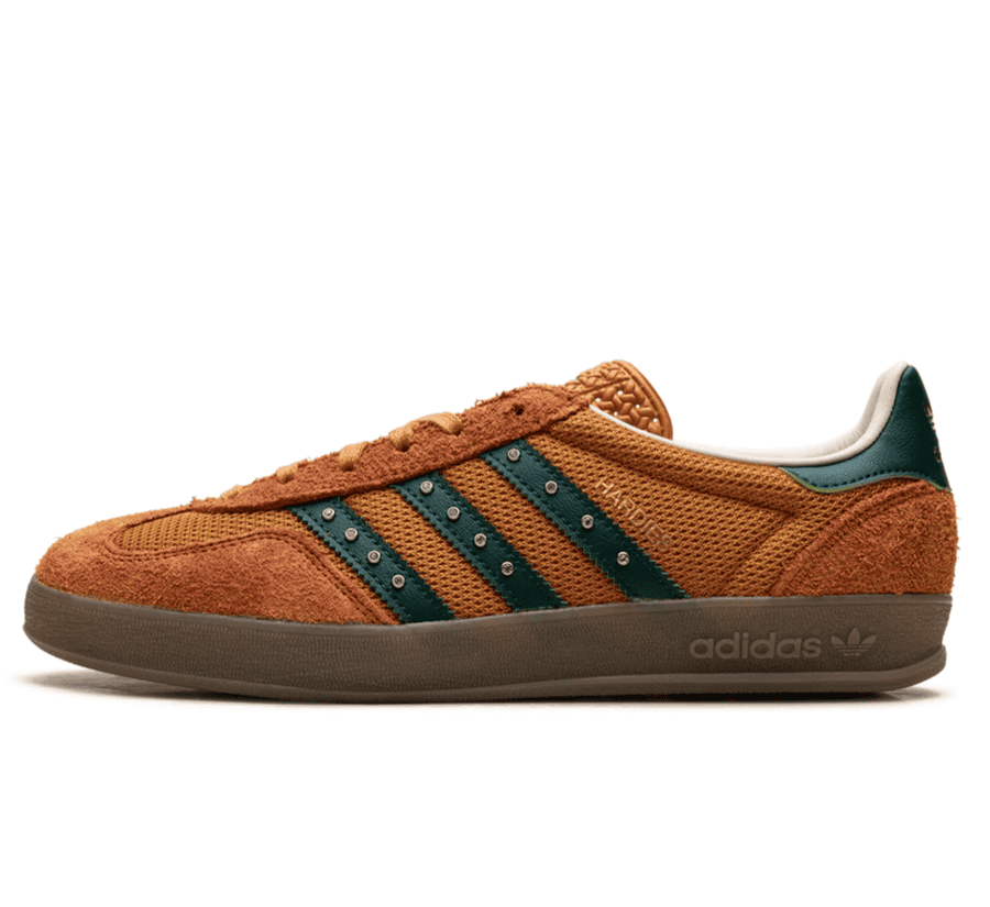 Adidas Gazelle Indoor x Hardies Rust Orange Paar vorne Hauptbild Perspective mit orangefarbenem Premium-Wildleder und Gum-Sohle
