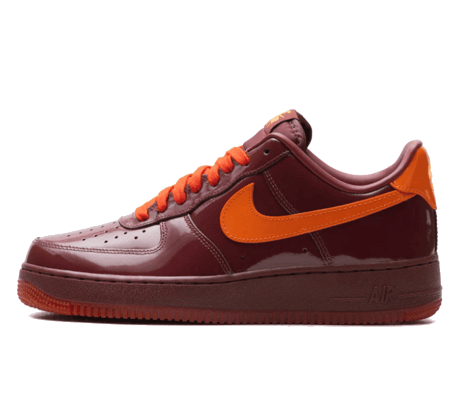 Nike Air Force 1 Low Patent Leather Dark Team Red Safety Orange Paar vorne Perspective