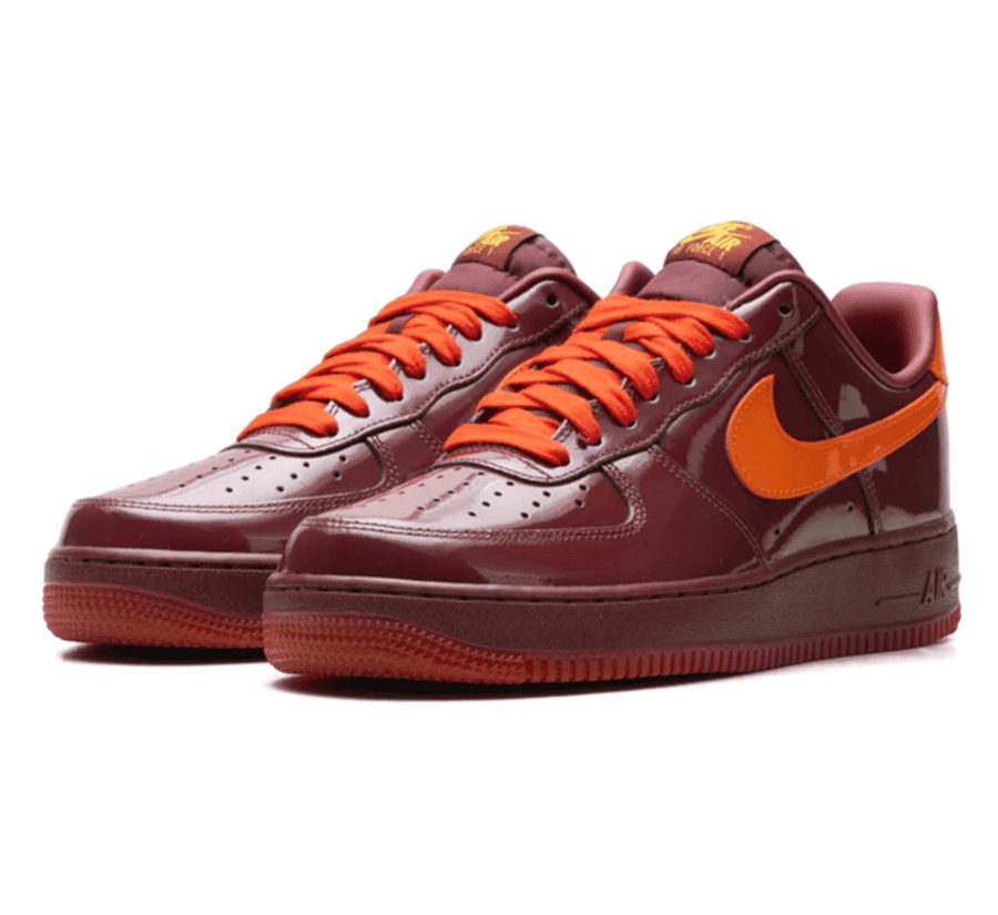 Nike Air Force 1 Low Patent Leather Dark Team Red Safety Orange Seitenansicht aus Lackleder