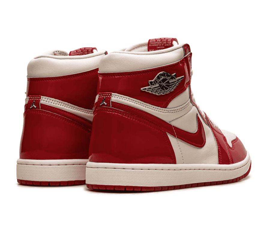 Air Jordan 1 High OG Nails and Grails W FD2596-601 Paar hinten mit Metallic Silver Wings Logo
