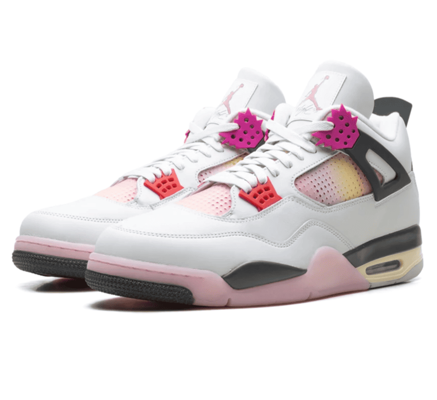 Air Jordan 4 Comic JA1135-100 seitliche Ansicht mit Fire Pink und Anthrazit Details