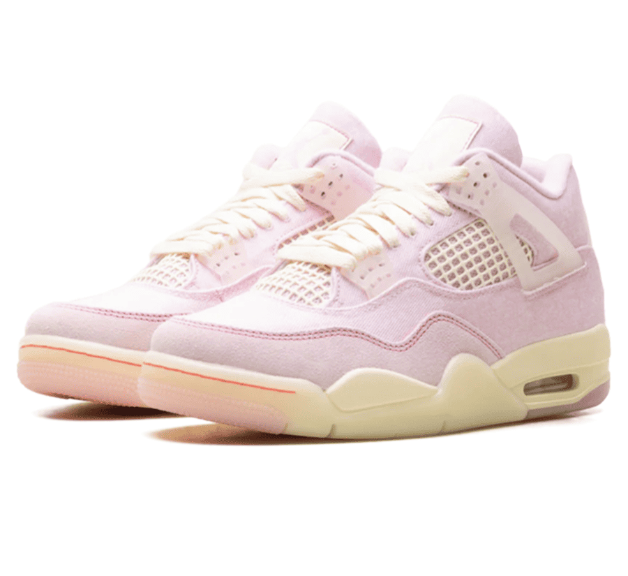 Air Jordan 4 Retro Pearl Pink Iced Carmine Seitenansicht mit Denim Upper und transparenten Wings