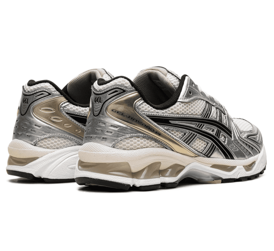 ASICS GEL-KAYANO 14 Birch Pure Silver 1203A537-200 Sneaker Paar von hinten mit beige-silbernen Details