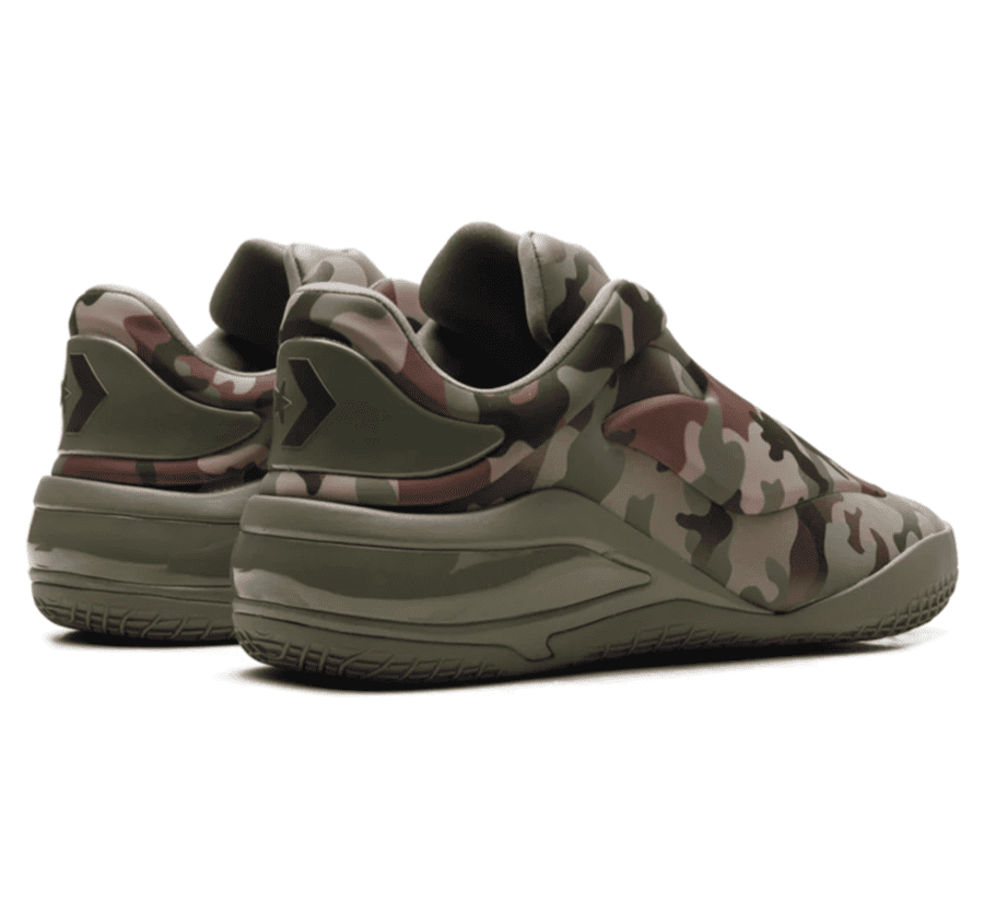 Converse SHAI 001 Camo Paar hinten mit markantem Fersendesign