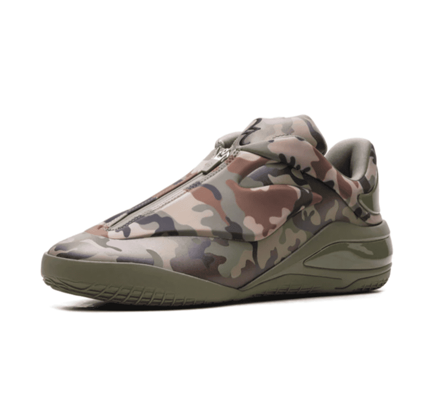 Converse SHAI 001 Camo einzelner Schuh seitlich mit futuristischer Basketball-Silhouette