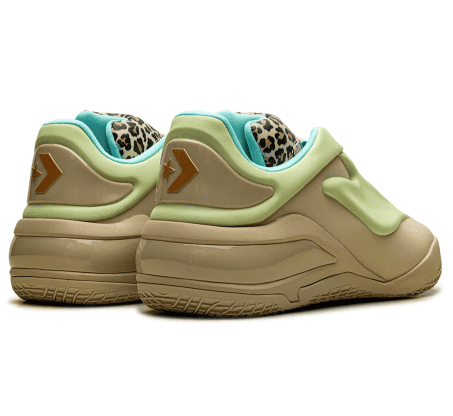 Converse SHAI 001 Lace Up Cheetah A24961C Paar hinten mit Cheetah-Zunge