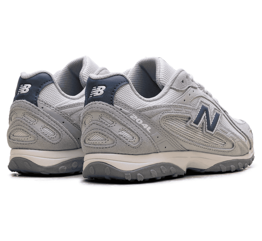 New Balance 204L Raincloud Ash Wood Paar hinten mit hochwertigem Fersendesign