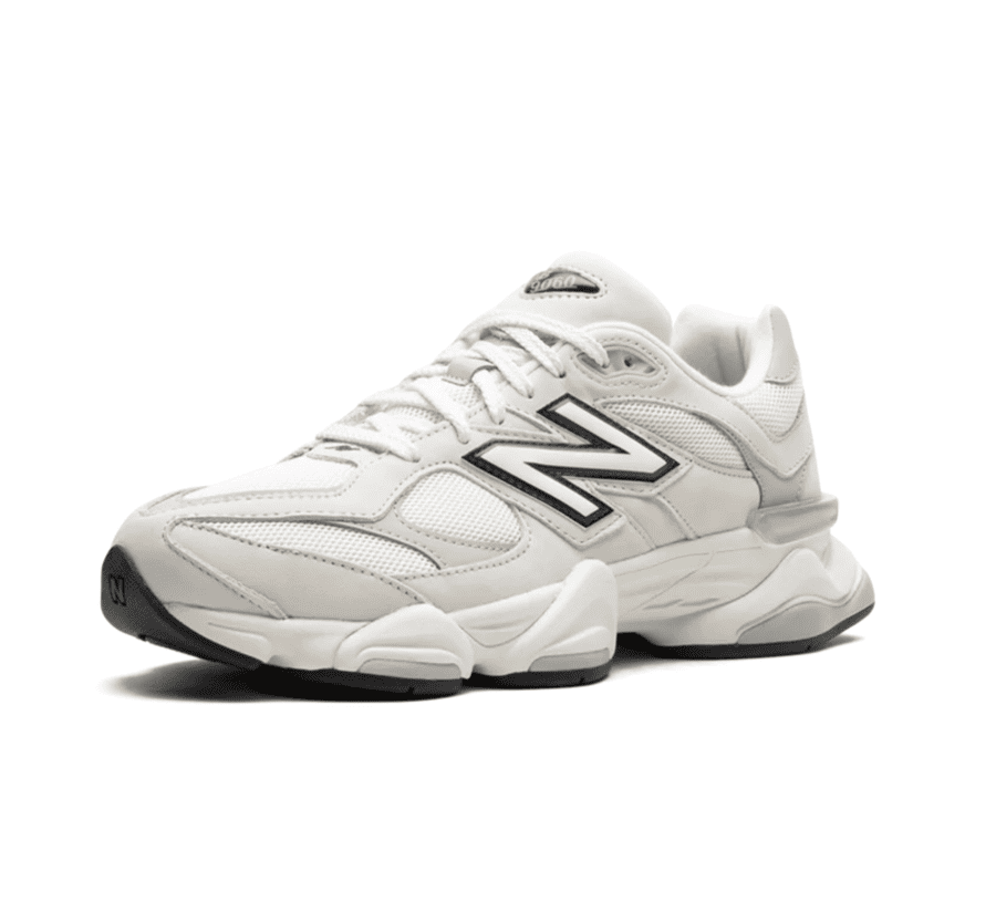 Einzelner New Balance 9060 Sea Salt Raincloud seitlich mit Mesh-Obermaterial und strukturierten Wildleder-Einsätzen