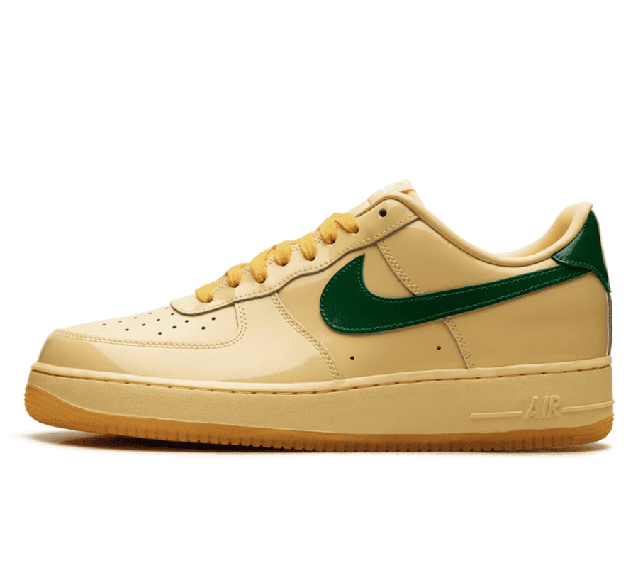Nike Air Force 1 Low Patent Leather Topaz Gold Pine Green Paar vorne Perspective