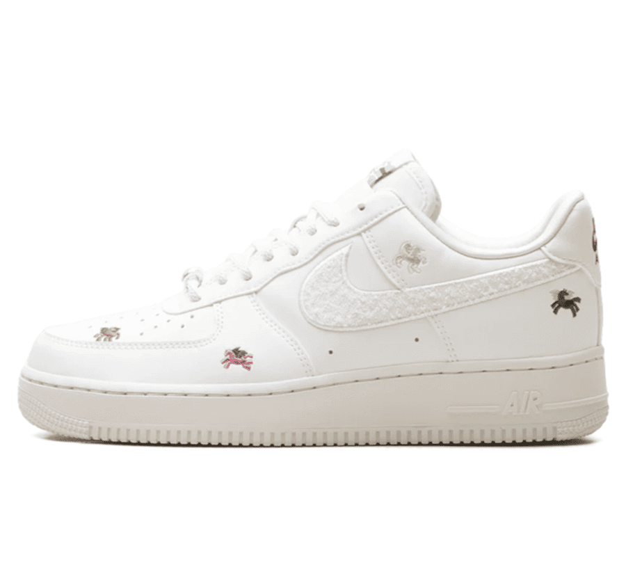 Nike Air Force 1 Low Year of the Horse Damen Sneaker Paar vorne Perspective