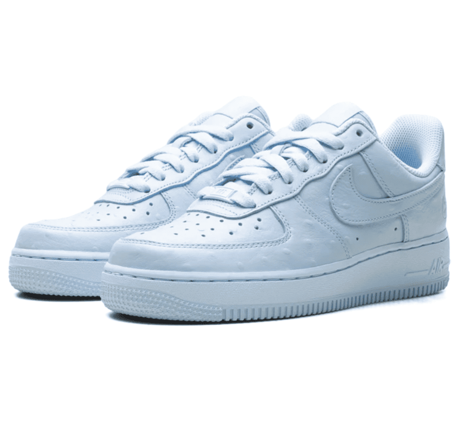 Nike Air Force 1 Low x Travis Scott Ice Blue JF7727-400 seitliche Ansicht mit Ostrich-Lederstruktur
