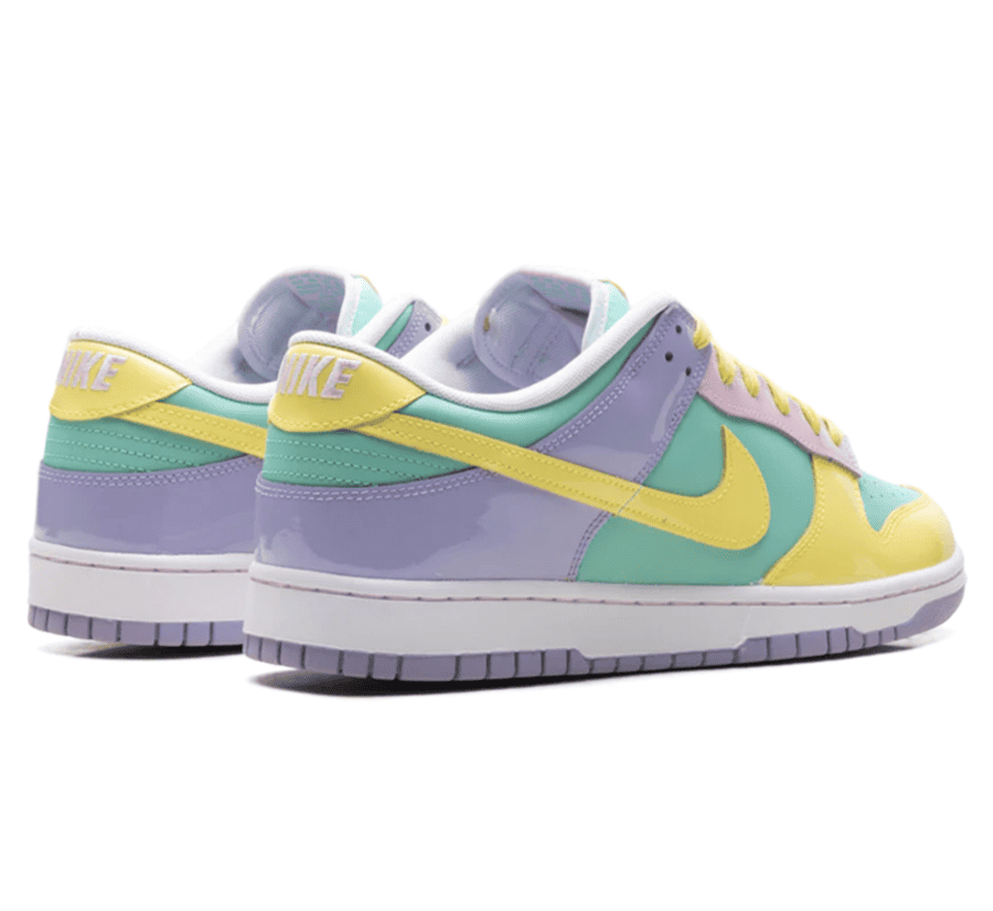 Nike Dunk Low Easter 2026 Paar hinten mit farbigen Fersendetails