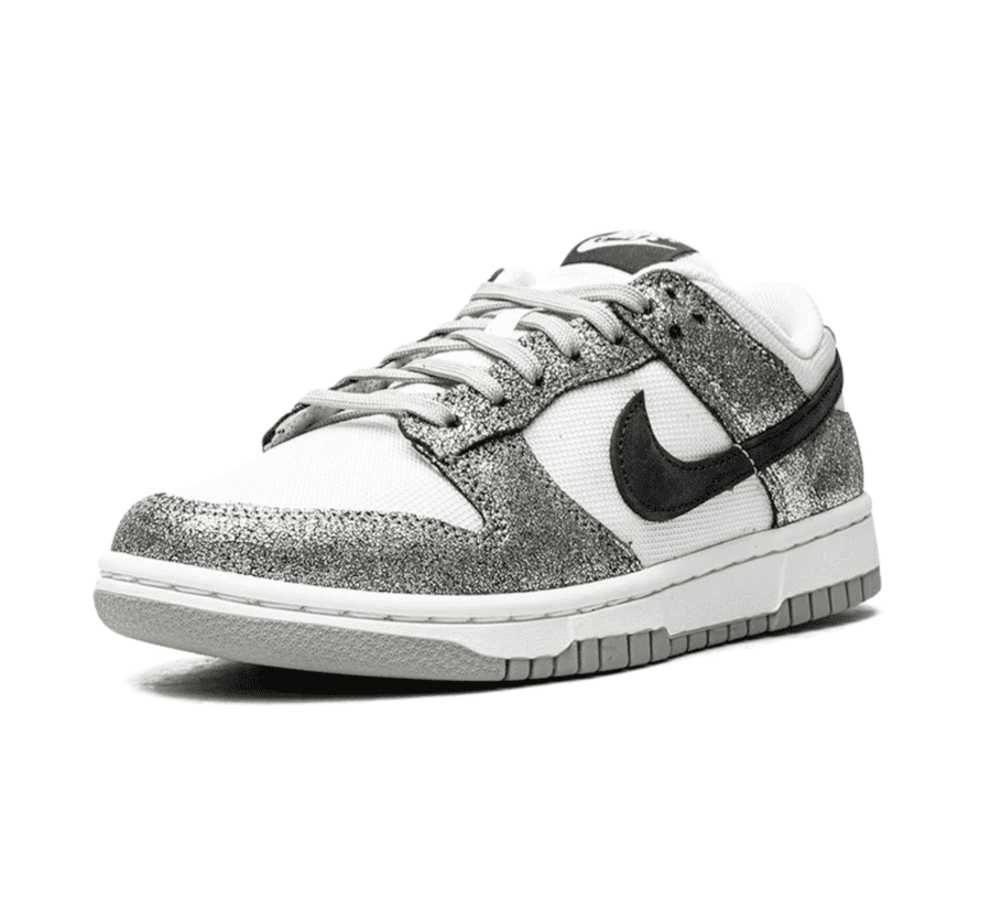 Nike Dunk Low Golden Gals Damen DO5882-001 einzelner Schuh seitlich mit rissigem Metallic-Leder