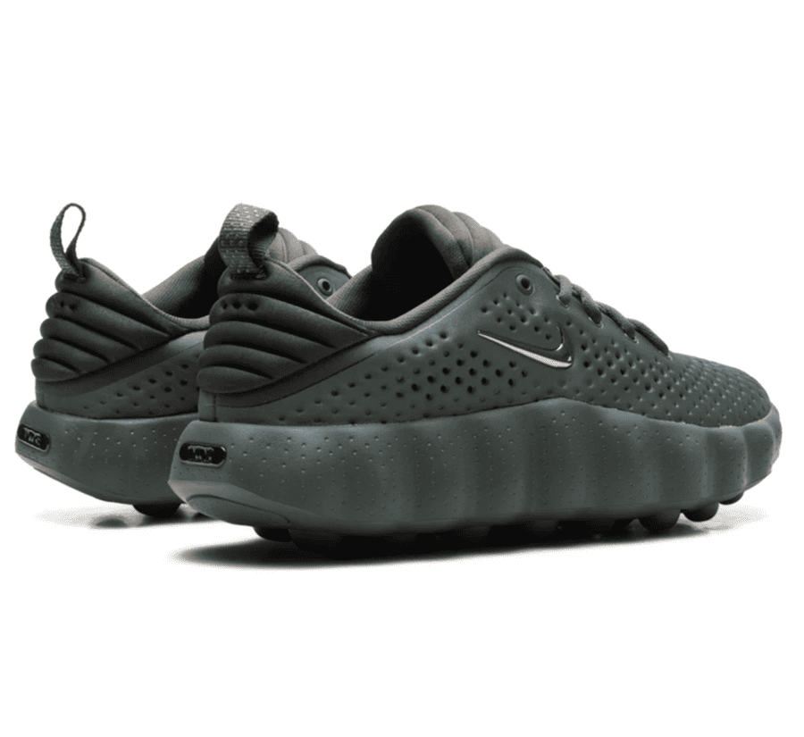 Nike Mind 002 Camo Green HQ4308-300 Paar hinten mit Fersenschlaufe