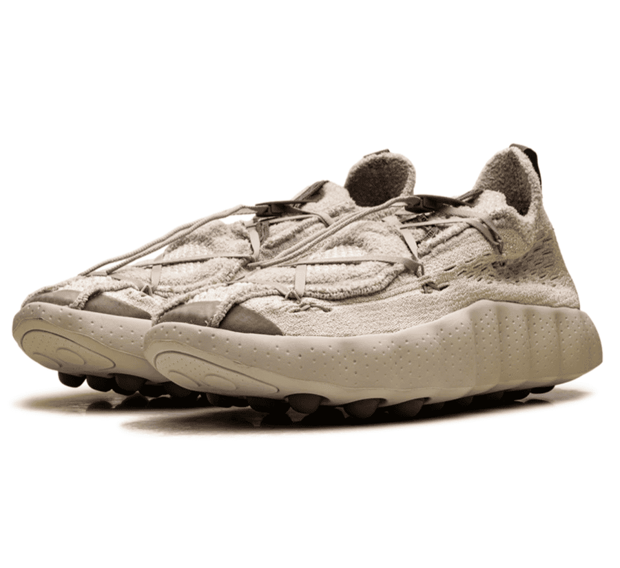 Nike Mind 002 Flyknit Fossil Stone Plum Eclipse IR2176-101 seitliche Ansicht mit Flyknit-Obermaterial