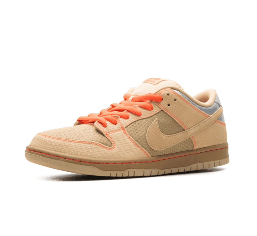 Nike SB Dunk Low Pro Som Tum IB6206-701 einzelner Schuh seitlich mit strukturierter Reiskorb-Optik