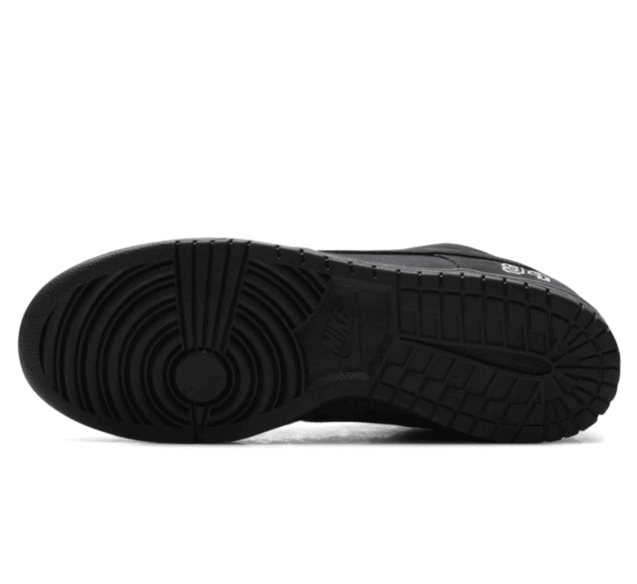 Nike SB Dunk Low x Supreme "94 Black" - schwarzer Sneaker