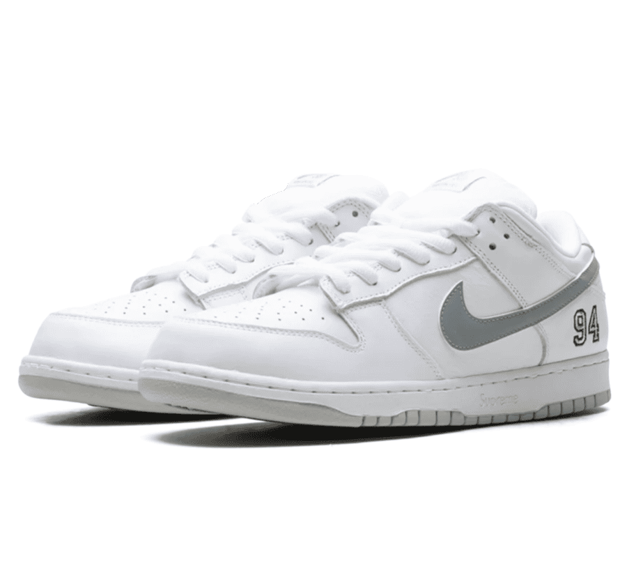 Nike SB Dunk Low x Supreme "94 White Metallic Silver" - weiß silberner Sneaker