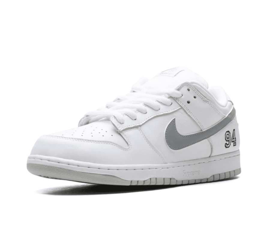 Nike SB Dunk Low x Supreme "94 White Metallic Silver" - weiß silberner Sneaker