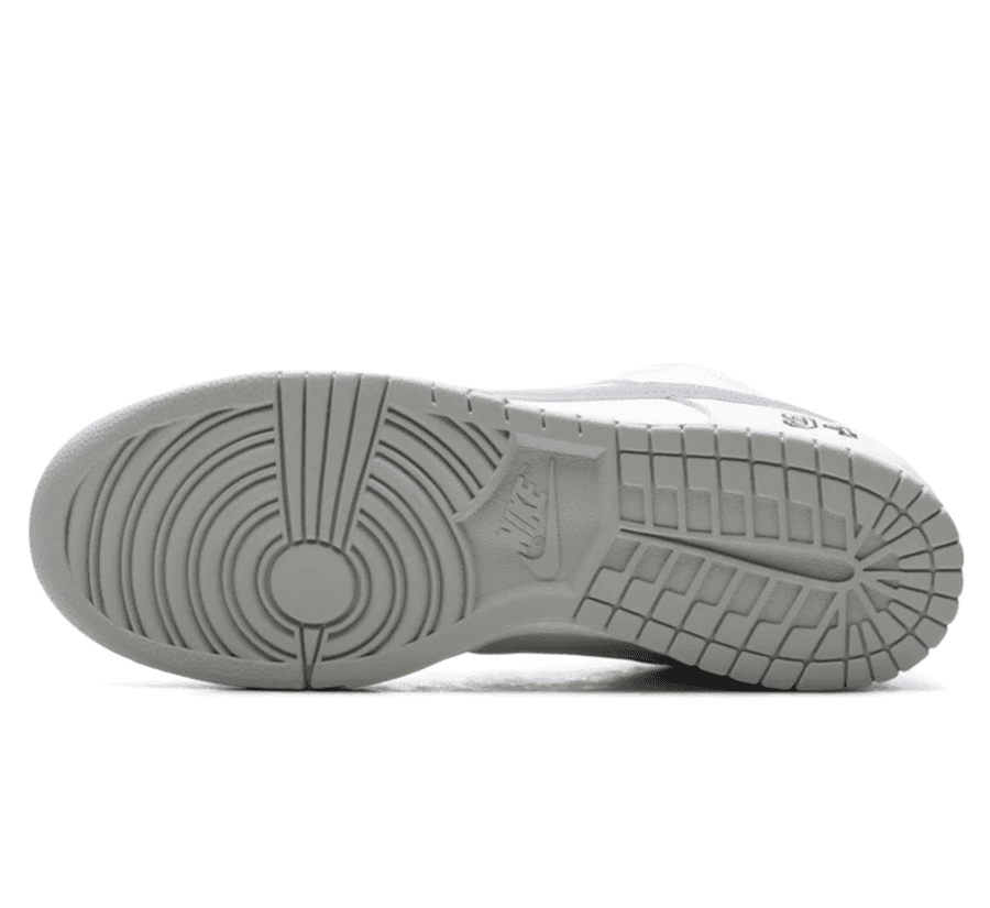 Nike SB Dunk Low x Supreme "94 White Metallic Silver" - weiß silberner Sneaker