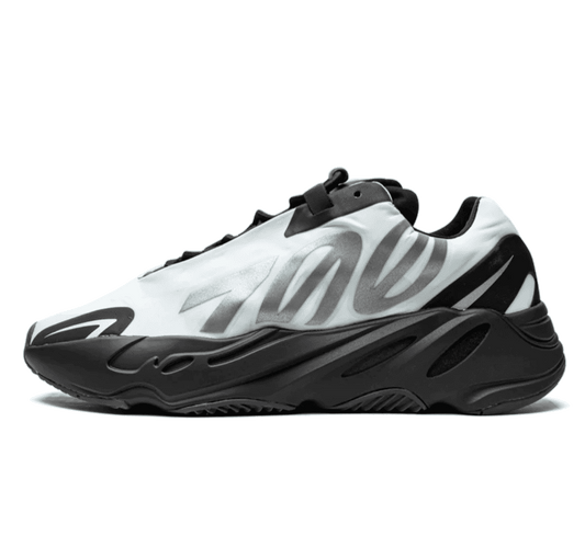 Yeezy Boost 700 MNVN Blue Tint - schwarz blau Sneaker