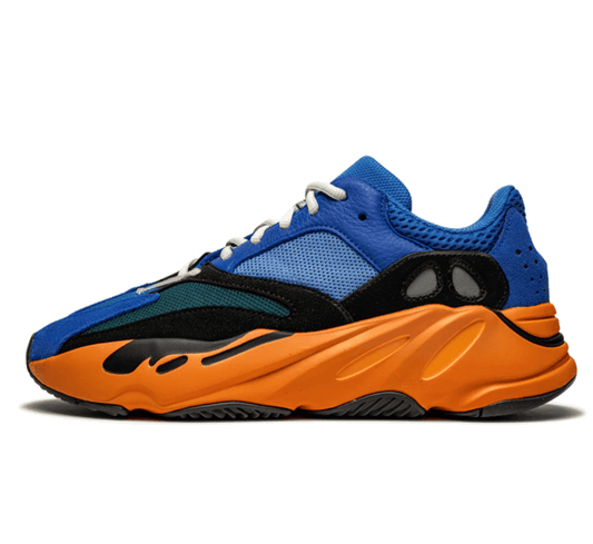 Yeezy Boost 700 Bright Blue - blau orangener Sneaker