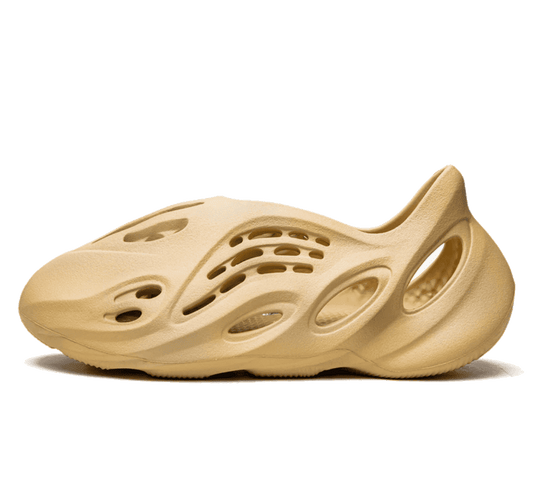 Yeezy Foam RNNR Desert Sand - gelber Sneaker