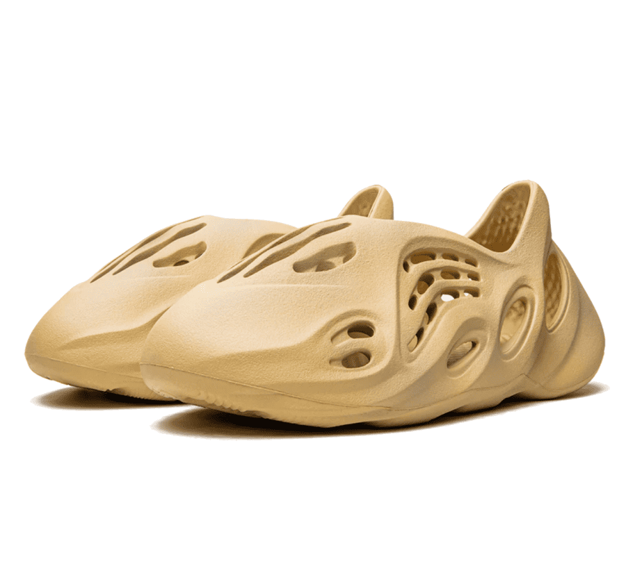 Yeezy Foam RNNR Desert Sand - gelber Sneaker