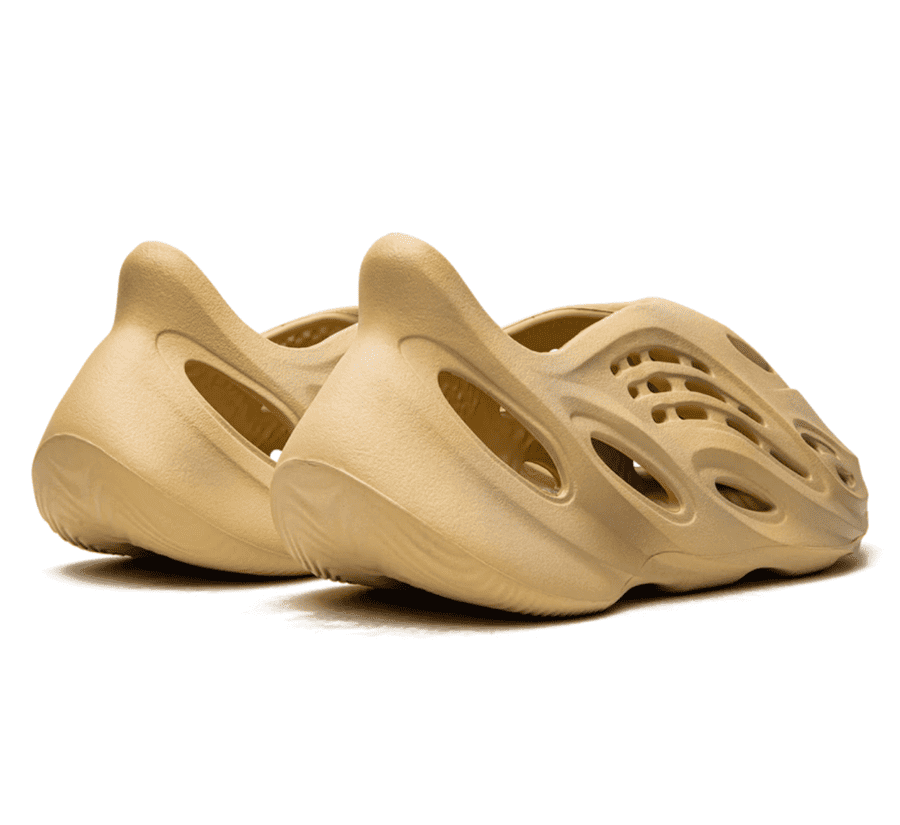 Yeezy Foam RNNR Desert Sand - gelber Sneaker