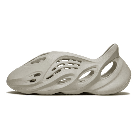 Yeezy Foam RNNR Sand - grauer Sneaker
