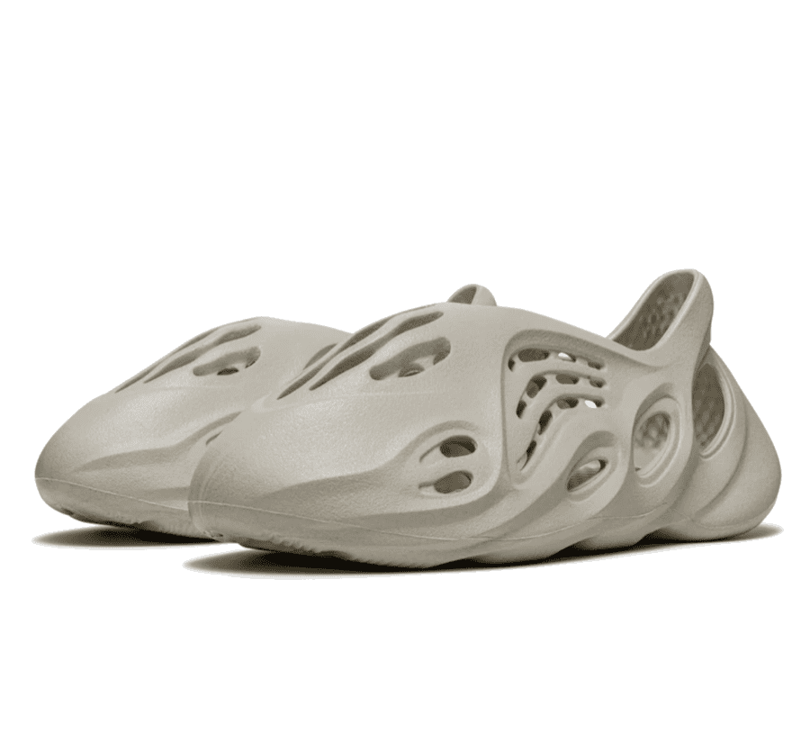Yeezy Foam RNNR Sand - grauer Sneaker