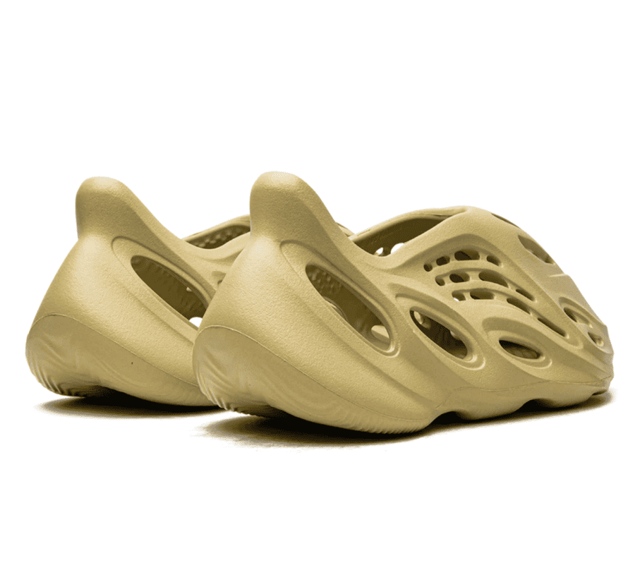 Yeezy Foam RNNR Sulfur - gelber Sneaker