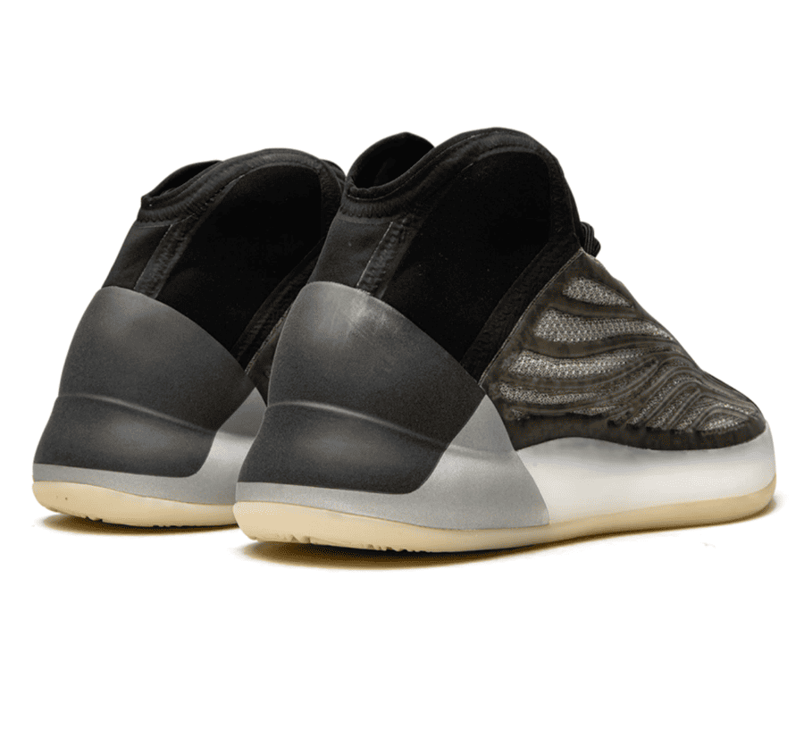 Yeezy QNTM Barium - schwarz grüner Sneaker