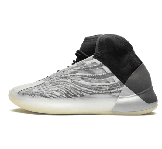 Yeezy QNTM Quantum - grau schwarzer Sneaker