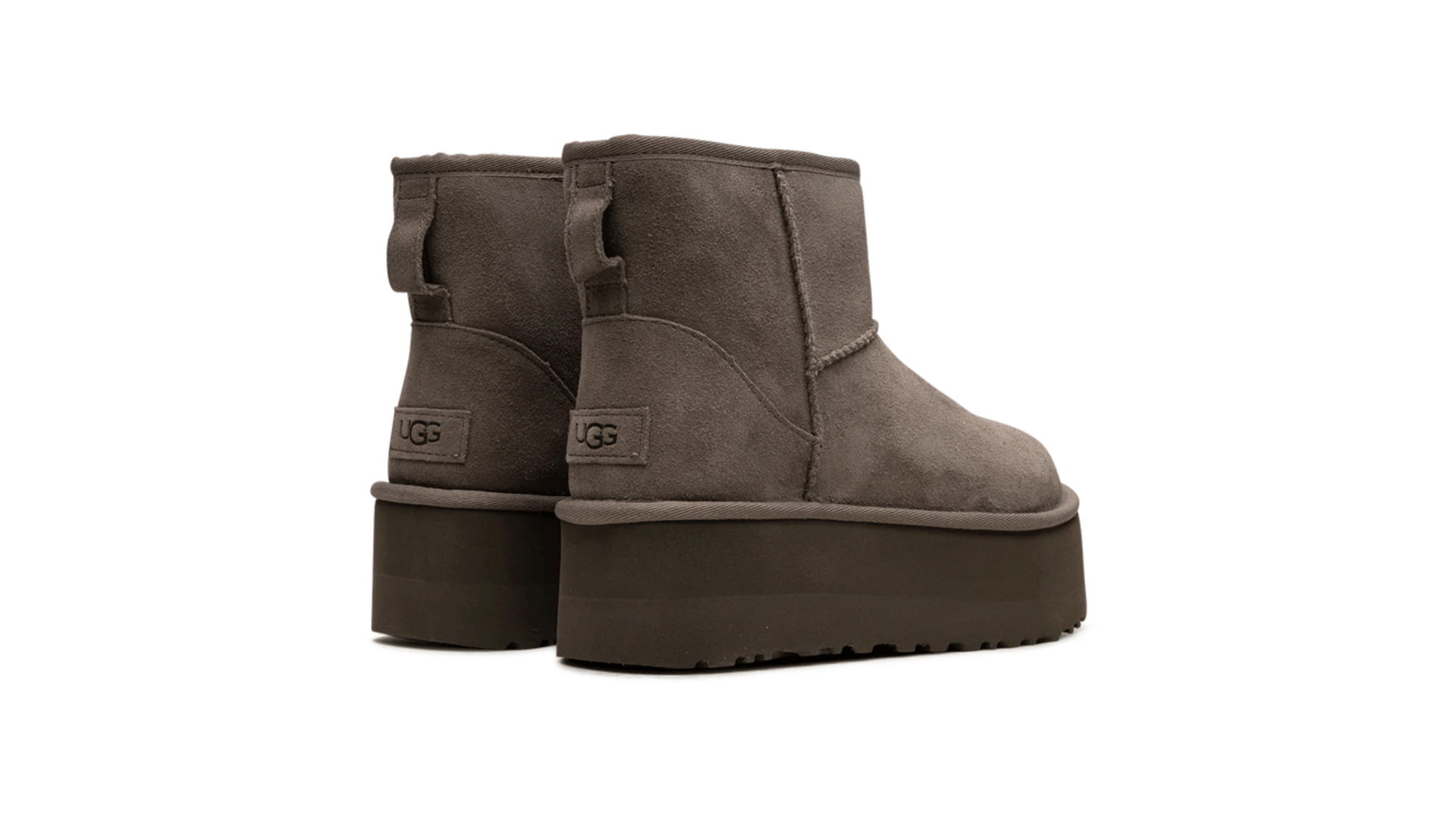UGG Classic Mini Plateau Kategoriebild mit Wildleder-Boot und trendiger Plateau-Sohle von UGG