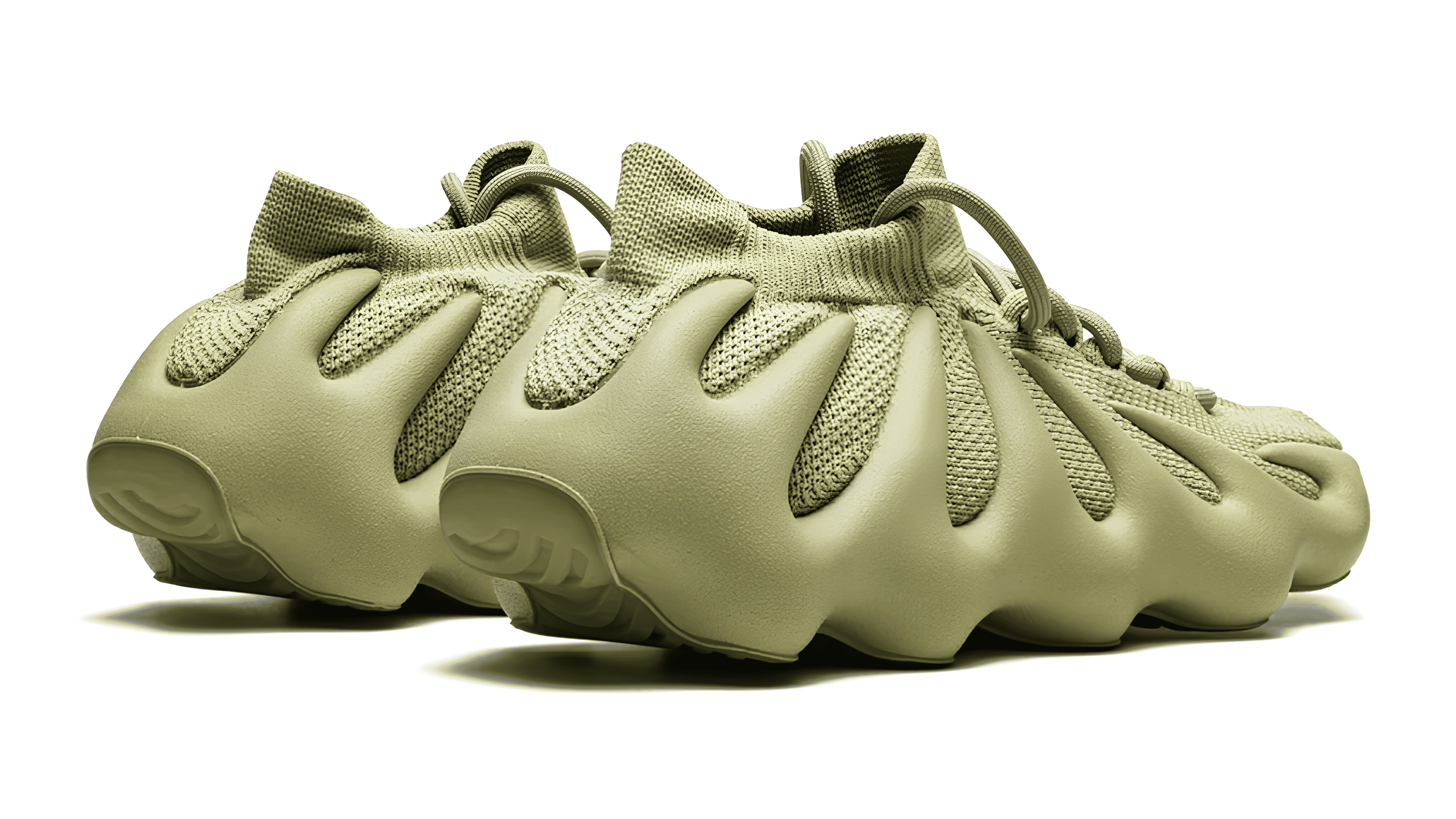 Yeezy 450 Kategoriebild mit futuristischem Sneaker und krallenartiger Außensohle im avantgardistischen Streetwear-Design von adidas Yeezy