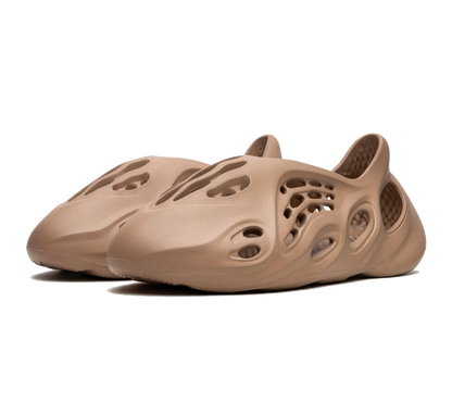 Yeezy Foam RNNR Clay Taupe