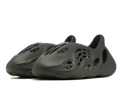 Yeezy Foam RNNR Carbon