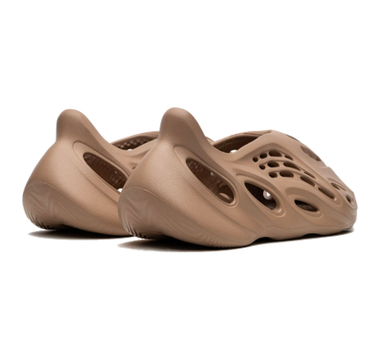 Yeezy Foam RNNR Clay Taupe