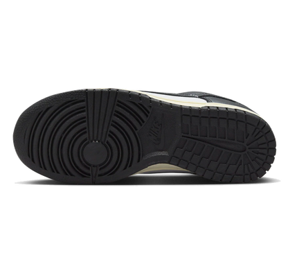 Nike Dunk Low Vintage Panda (W)