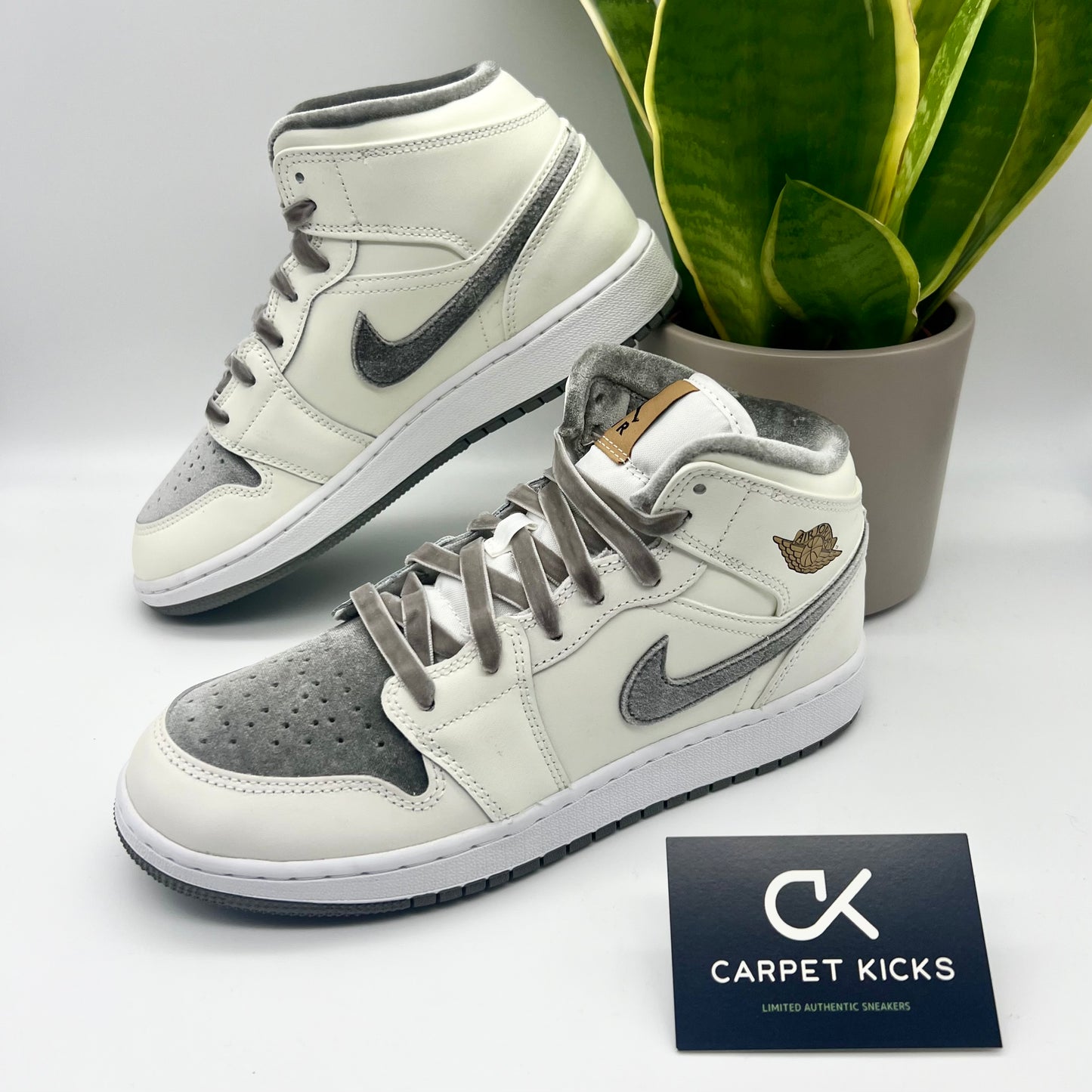 Air Jordan 1 Mid Velvet Toe (GS)