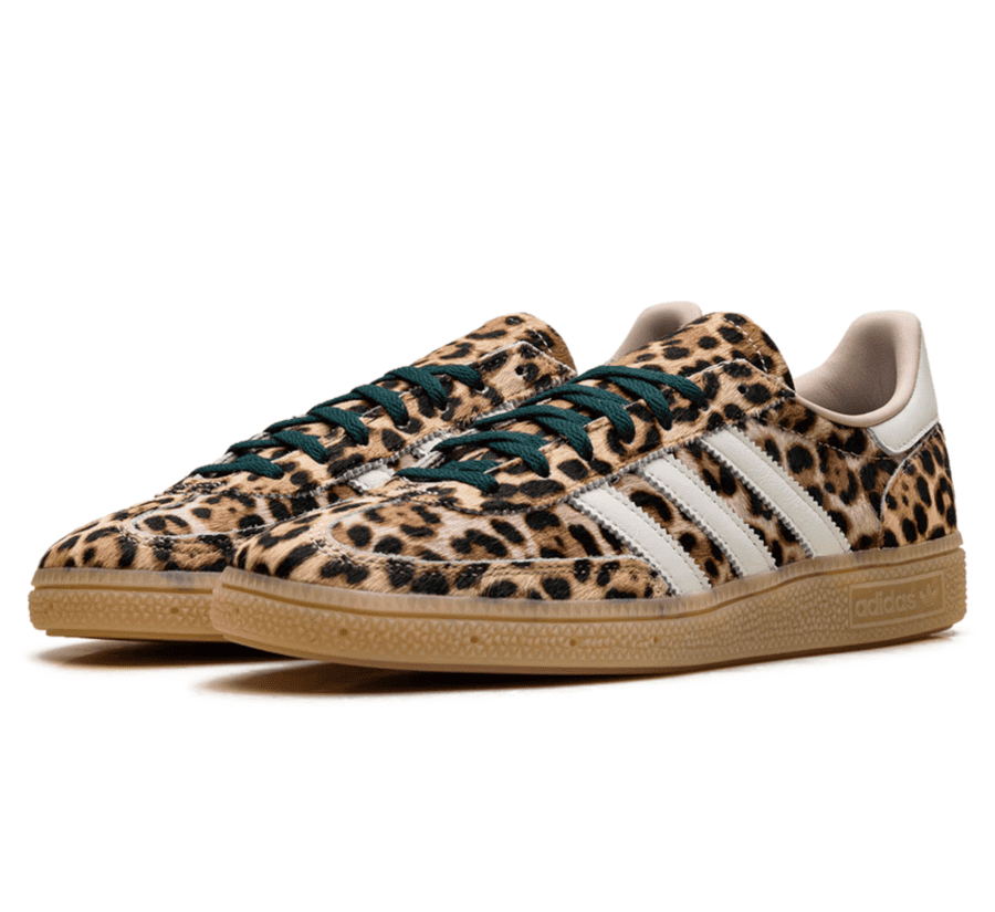 Adidas Handball Spezial Leopard Magic Beige Seitenansicht mit Wildleder und Leopardenstreifen