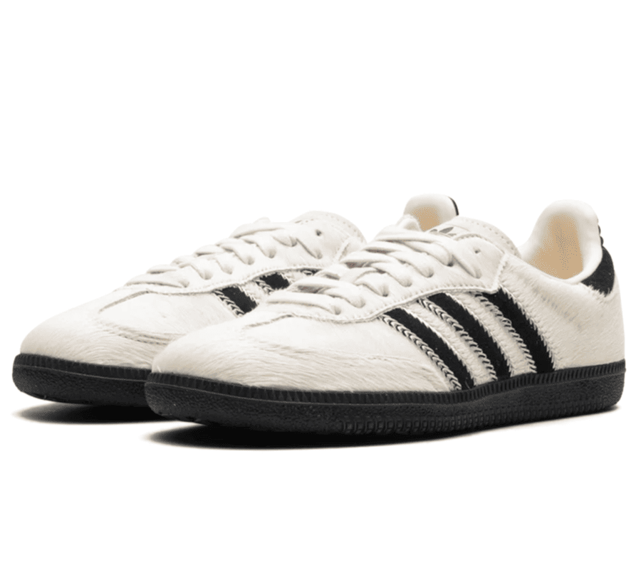 adidas Samba OG Wonder White Black Pony JP5329 seitliche Ansicht mit schwarzen Three Stripes und Pony Hair