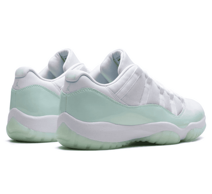 Air Jordan 11 Low Iglo (W) - grün weißer Sneaker