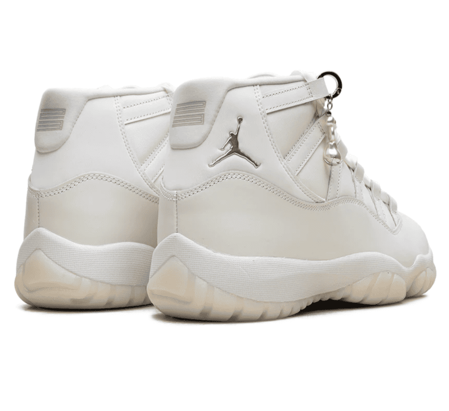 Air Jordan 11 Pearl (W) - weiß beiger Sneaker