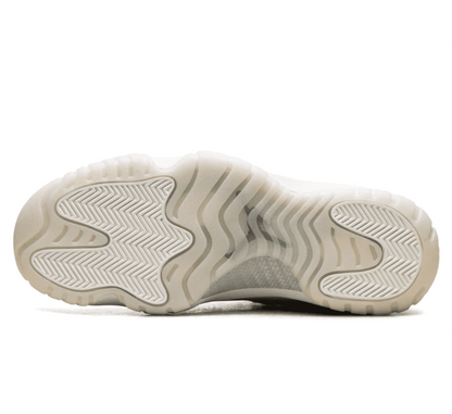 Air Jordan 11 Pearl (W) - weiß beiger Sneaker