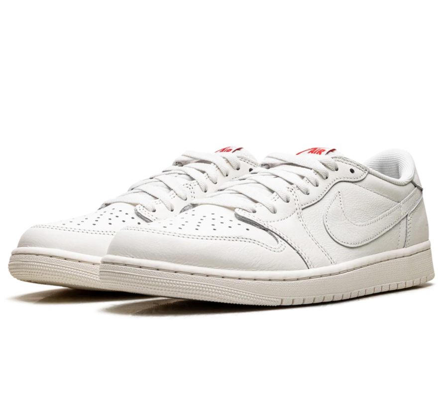 Air Jordan 1 Low OG Sail HQ6998-100 Seitenansicht mit tonal Sail Leder und Nike Swoosh