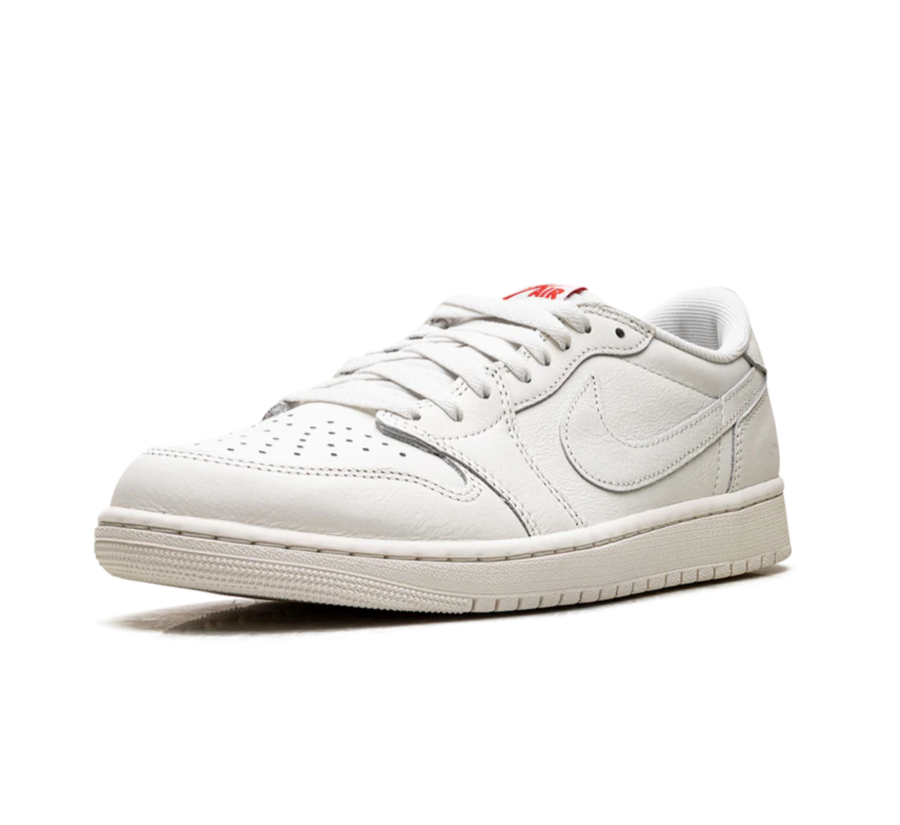 Air Jordan 1 Low OG Sail HQ6998-100 einzelner Schuh seitlich mit Low-Top-Silhouette