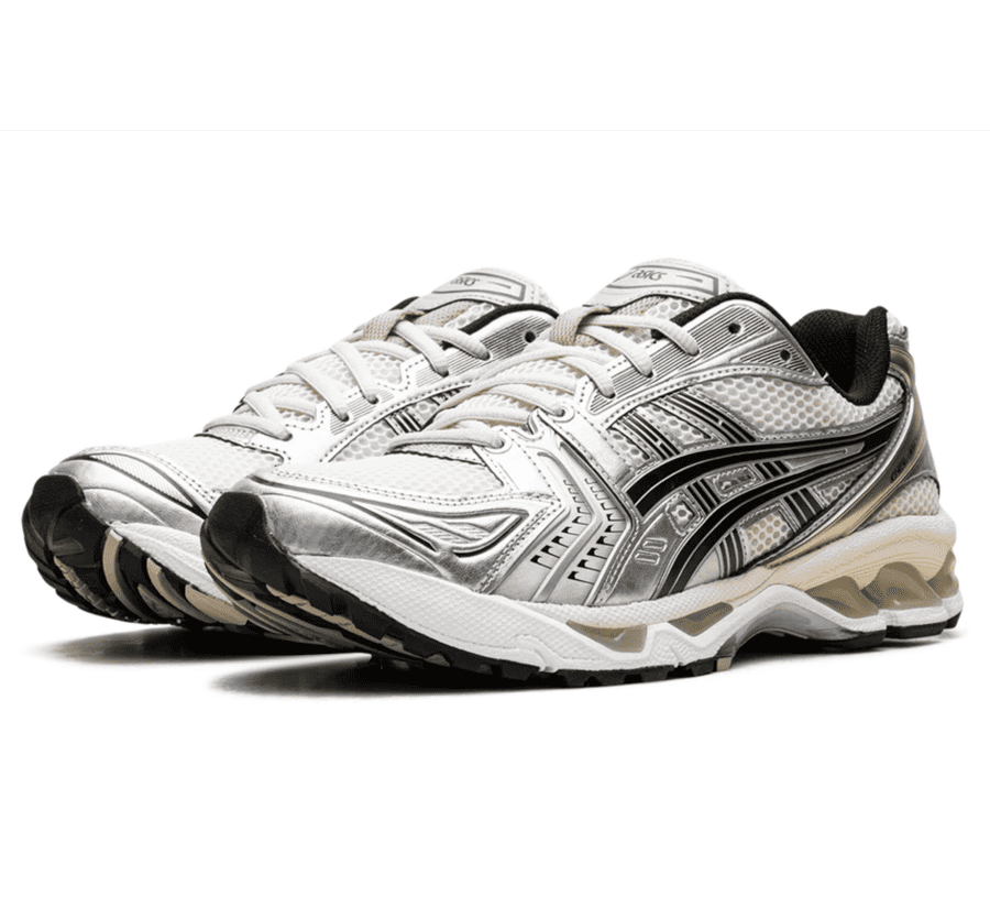 ASICS GEL-KAYANO 14 Birch Pure Silver 1203A537-200 seitliche Ansicht mit silbernen Overlays und ASICS Tiger Stripes