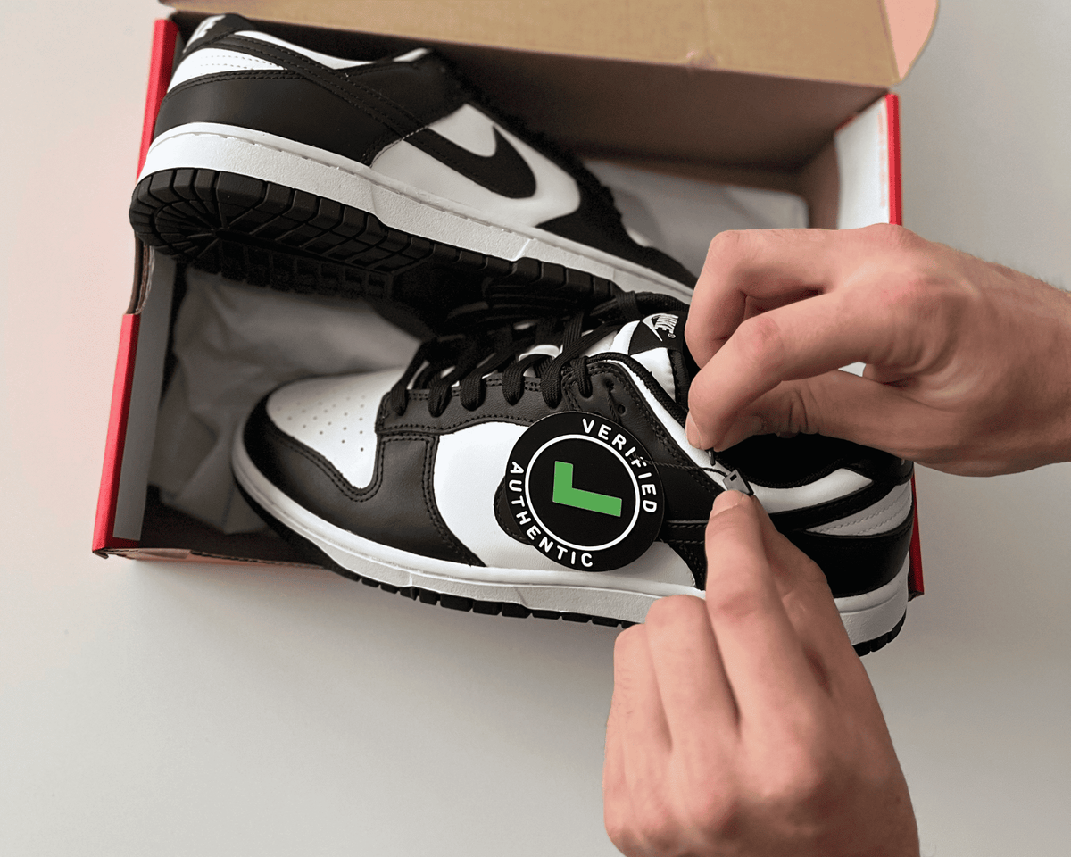 CARPET KICKS Hang-Tag zu jedem Sneaker
